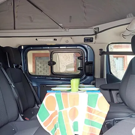 Kemp Ford Transit Custom Camper